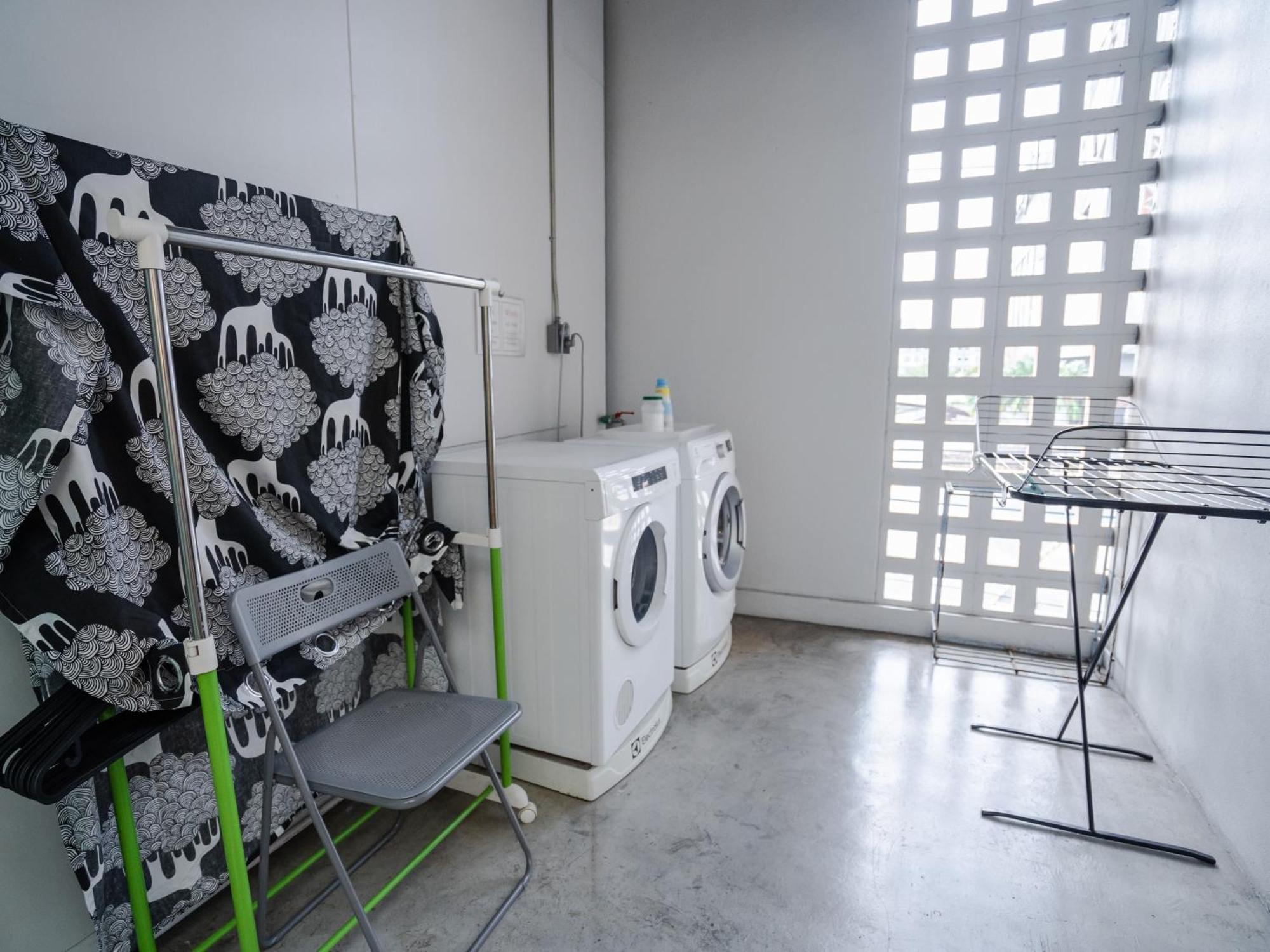 Hybrit Hostel&Cafe Hat Yai Bagian luar foto