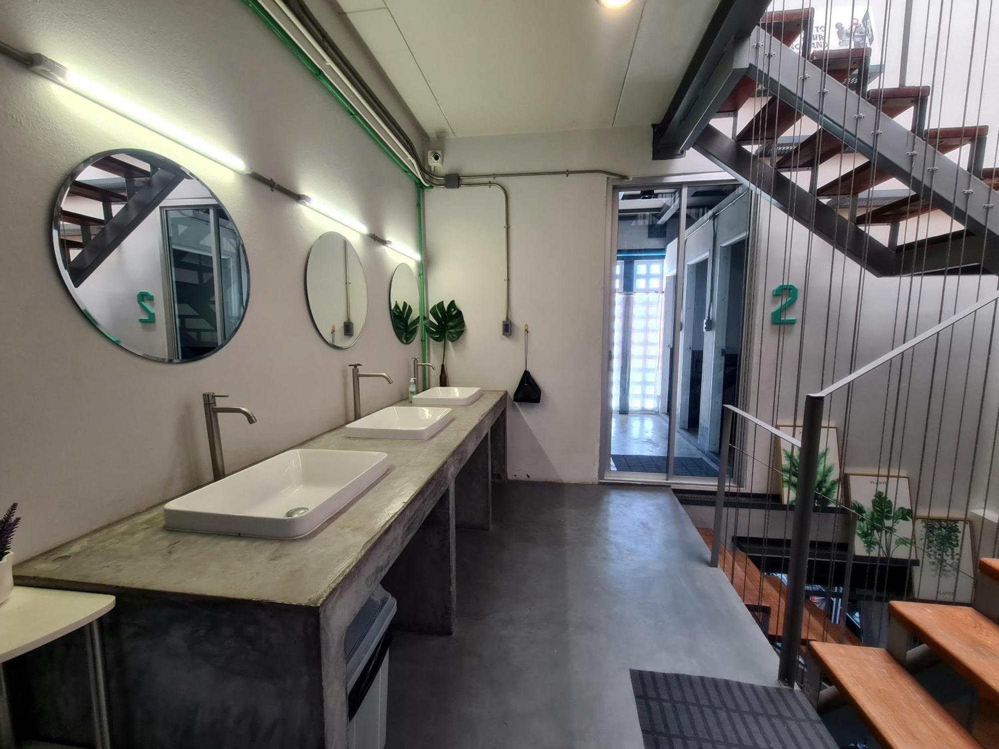 Hybrit Hostel&Cafe Hat Yai Bagian luar foto